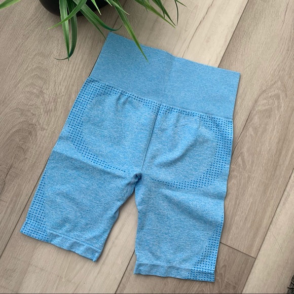 🔥SALE🔥SET/High Waist Biker Shorts & crop top - Picture 4 of 13